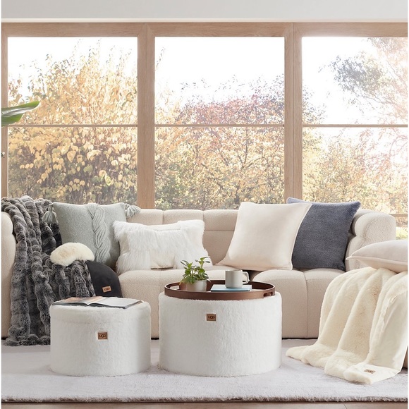 UGG Bedding New Ugg Mammoth Throw And Eye Mask Gift Set In Neutral